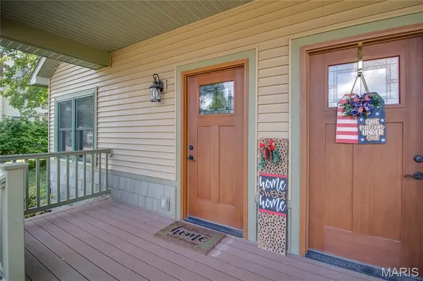 327 W Adams ST, Pittsfield, IL 62363