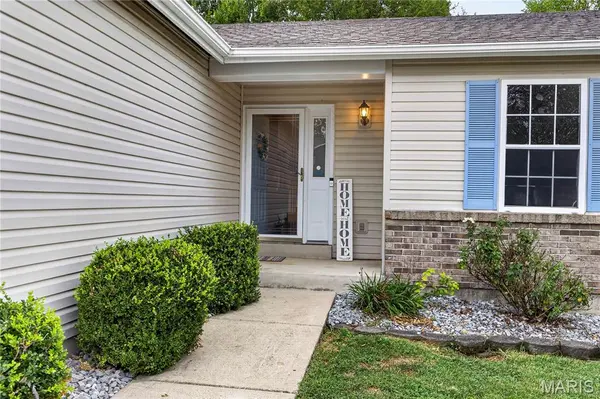 1683 Oakwood DR, O'fallon, MO 63366