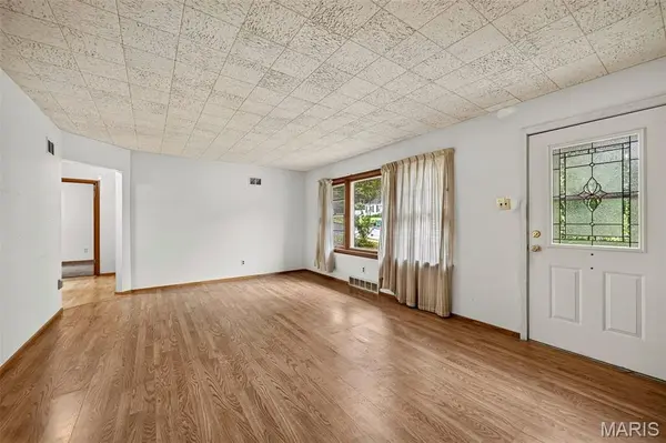 1472 Grant RD, Webster Groves, MO 63119