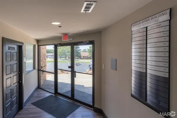 1480 Woodstone DR #202-203, St Charles, MO 63304