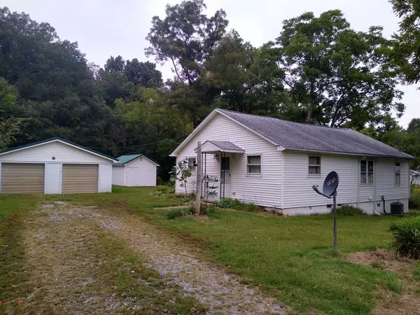 54 North ST, New Burnside, IL 62967