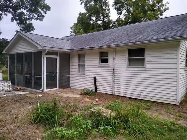 54 North ST, New Burnside, IL 62967