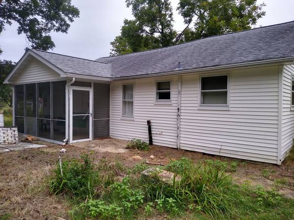 54 North ST, New Burnside, IL 62967