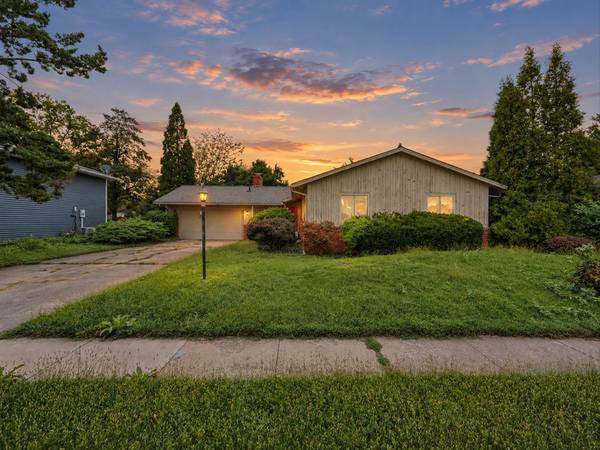1913 Moraine DR, Champaign, IL 61822