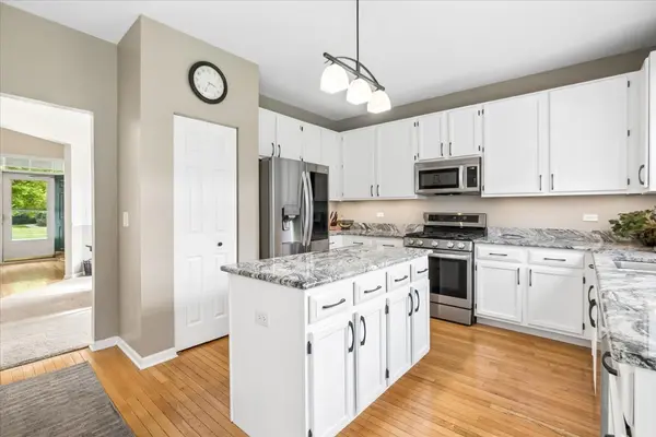 34316 N Old Walnut CIR, Gurnee, IL 60031