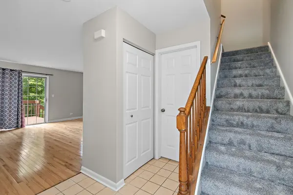 393 Lowell DR #393, South Elgin, IL 60177