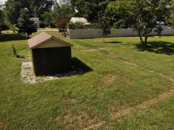 104 N Poplar ST, Farina, IL 62838