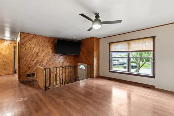 145 Bedford RD, Bolingbrook, IL 60440