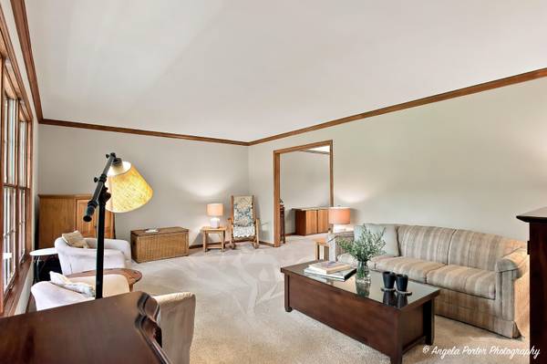 2312 N Long LN, Mchenry, IL 60051