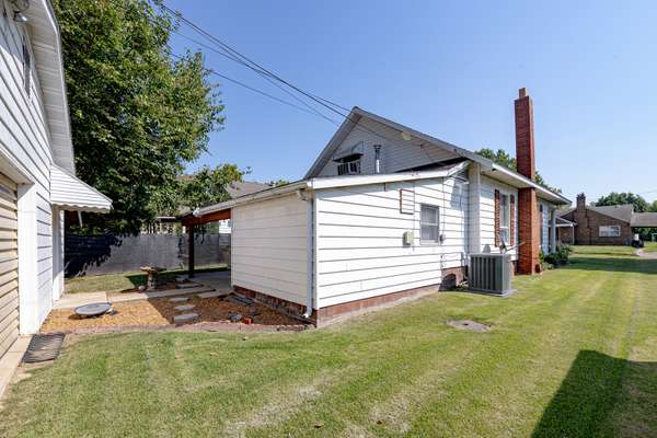 1013 N 12th ST, Herrin, IL 62948