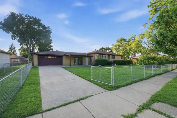 8300 Long AVE, Burbank, IL 60459