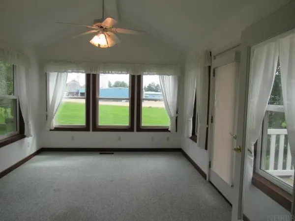 108 College St NE, Hopkinton, IA 52237