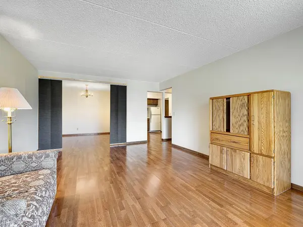2455 Londin LN E #322, Maplewood, MN 55119