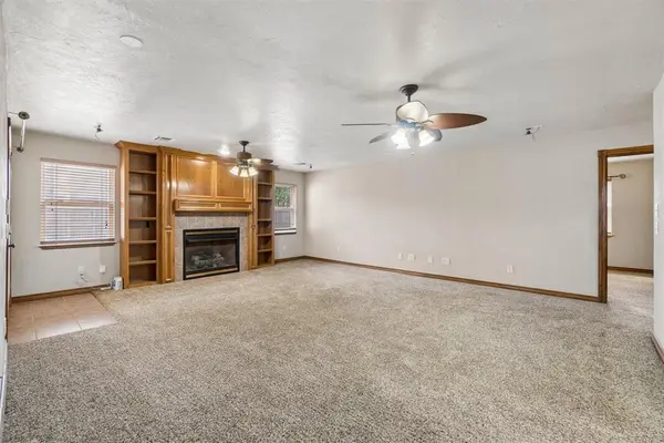 1353 W Cedarbrook LN, Moore, OK 73170