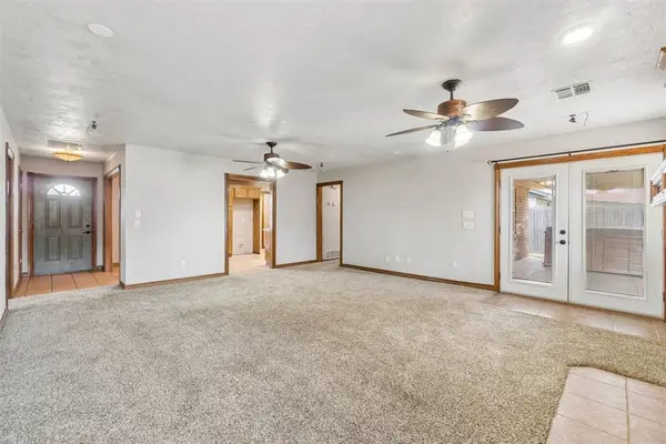 1353 W Cedarbrook LN, Moore, OK 73170