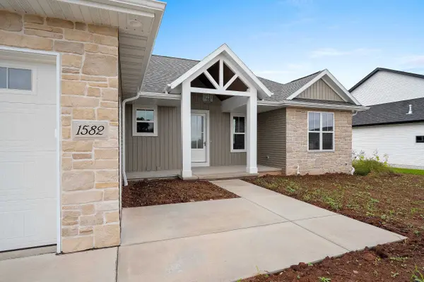 1582 RED HAWK LANDING TRL, De Pere, WI 54115-2311