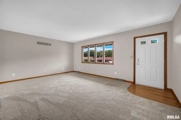 911 DESOTO DR, Bartonville, IL 61607