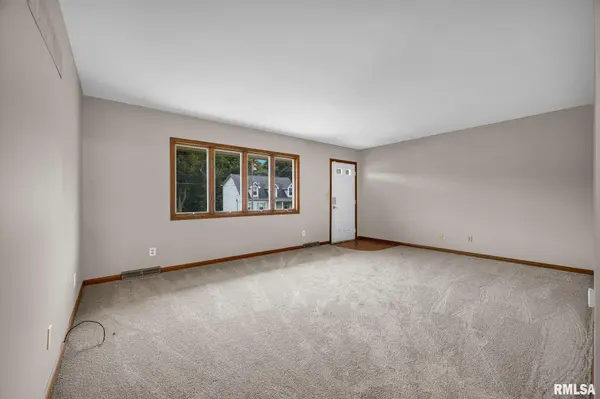 911 DESOTO DR, Bartonville, IL 61607