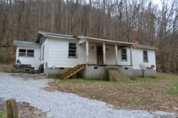 290 Hazel Huffines Ln, Whitleyville, TN 38588