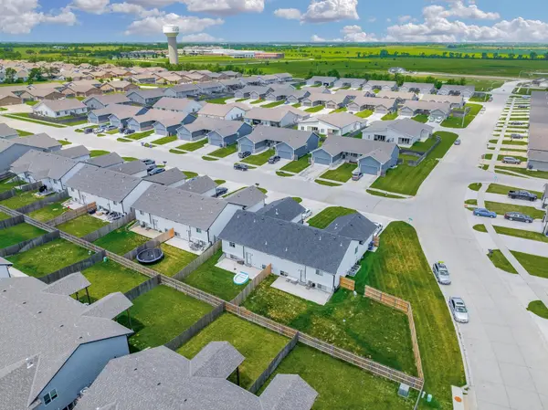 5286-5288 E Cypress St, Bel Aire, KS 67226