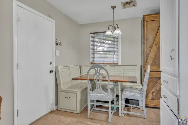 1722 SW Fairlawn RD, Topeka, KS 66604