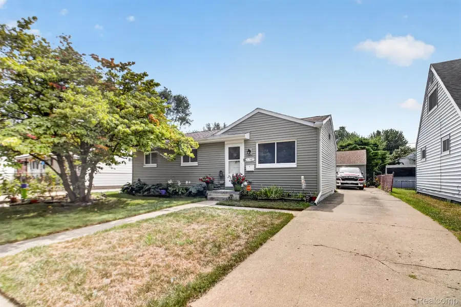 1287 Hunter AVE, Ypsilanti Charter Township, MI 48198