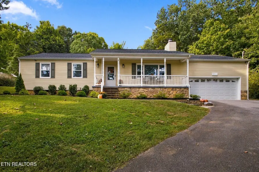 6130 Grove Drive, Knoxville, TN 37918