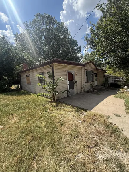 1306 W Talmage ST, Springfield, MO 65803
