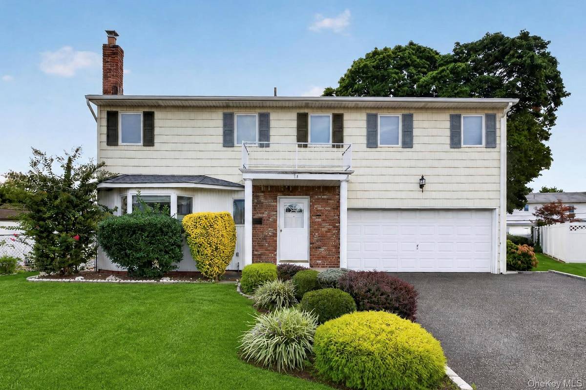 15 Country CT, Hicksville, NY 11801