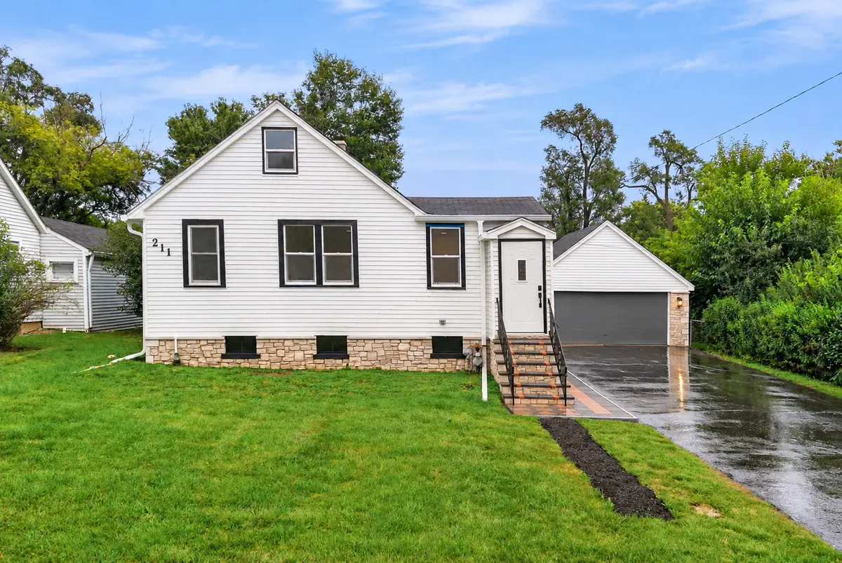 211 N Graylynn DR, Mount Prospect, IL 60056