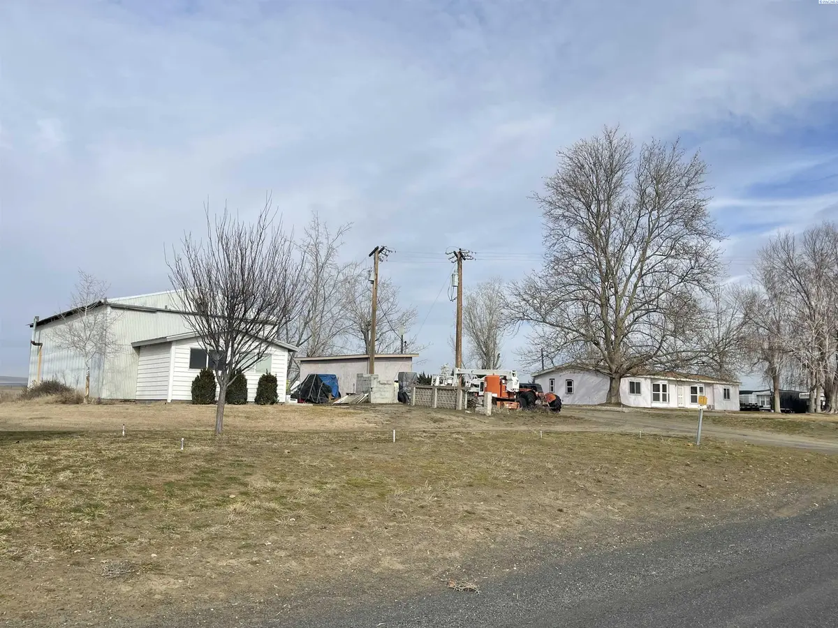 52704 E Christy, Plymouth, WA 99346
