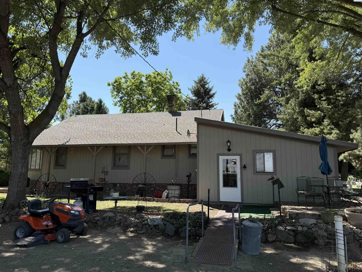 221 Jackson Street, Mabton, WA 98935