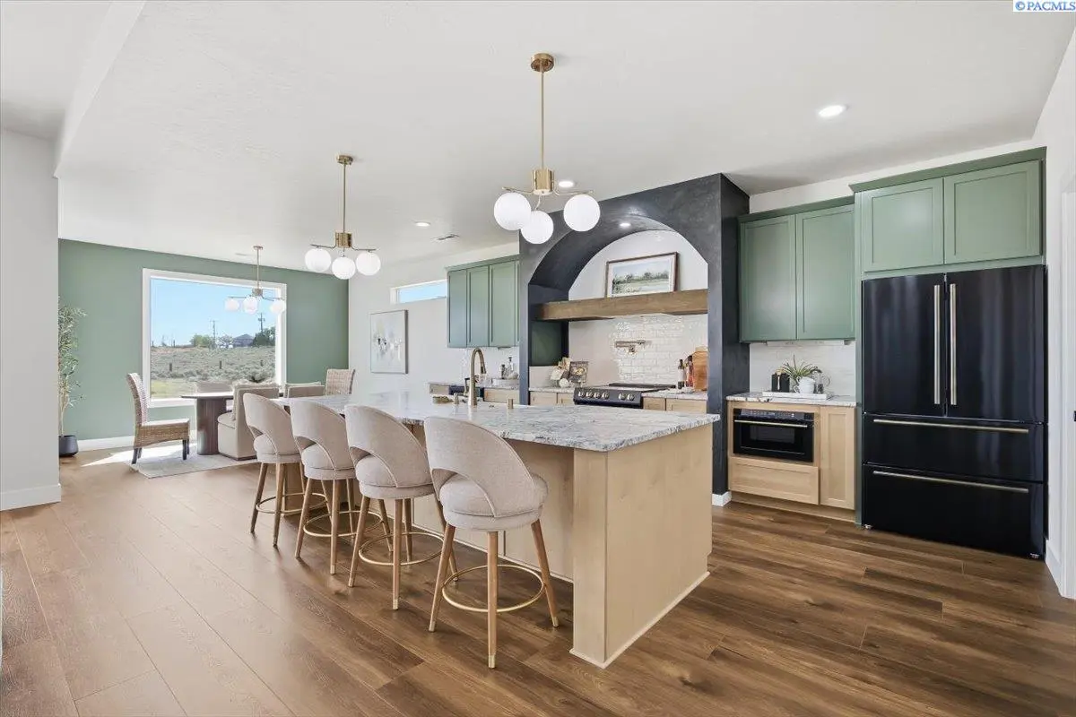 29183 Mammoth Dr, Kennewick, WA 99338