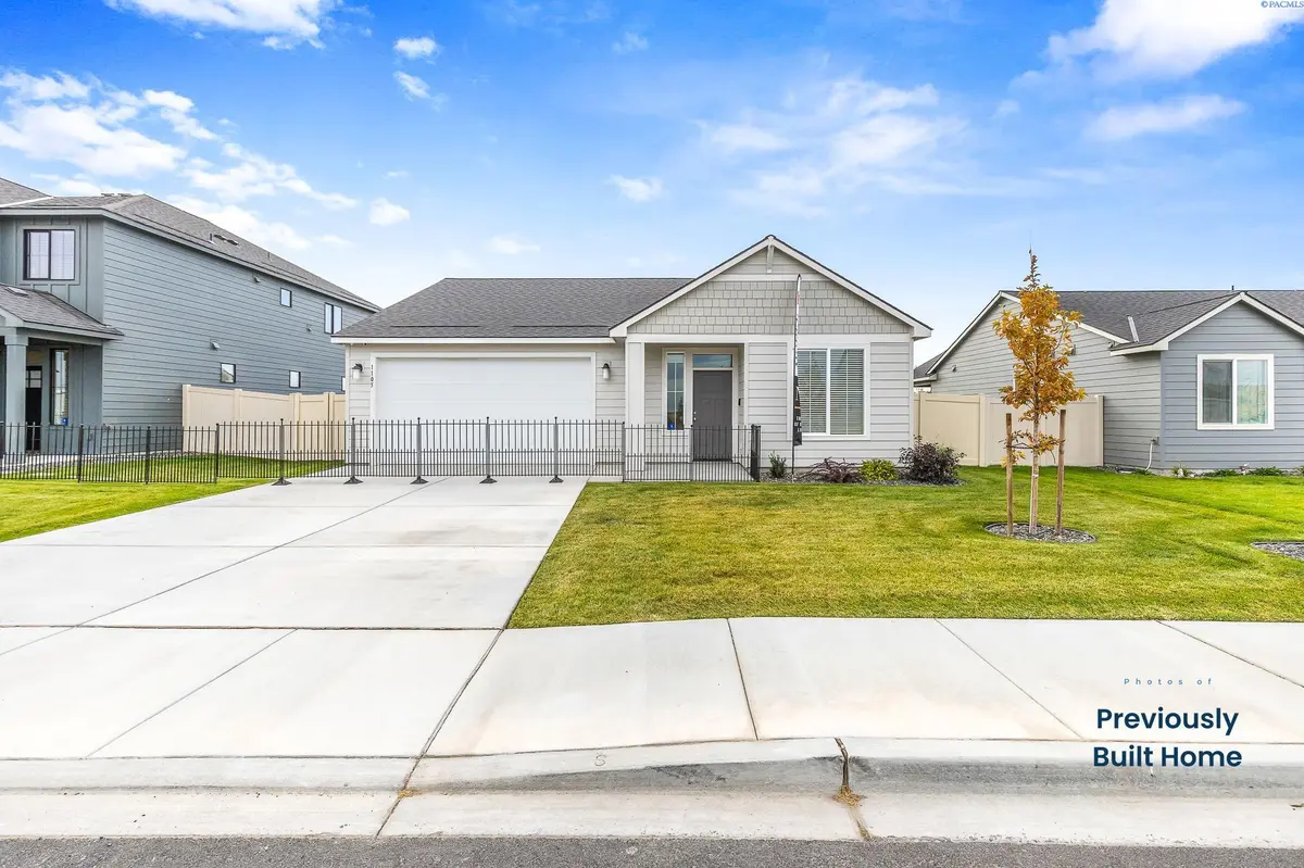 301 Sapphire Ave, Grandview, WA 98930