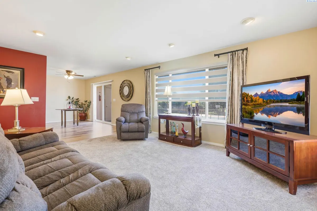 3121 W Hood Avenue #A-207, Kennewick, WA 99336