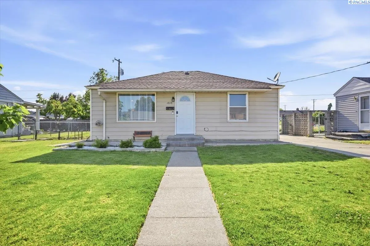 1818 N 11th Ave, Pasco, WA 93301