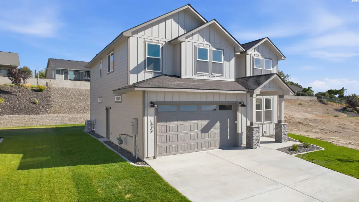 1329 W Ivy Ct, Sunnyside, WA 98944