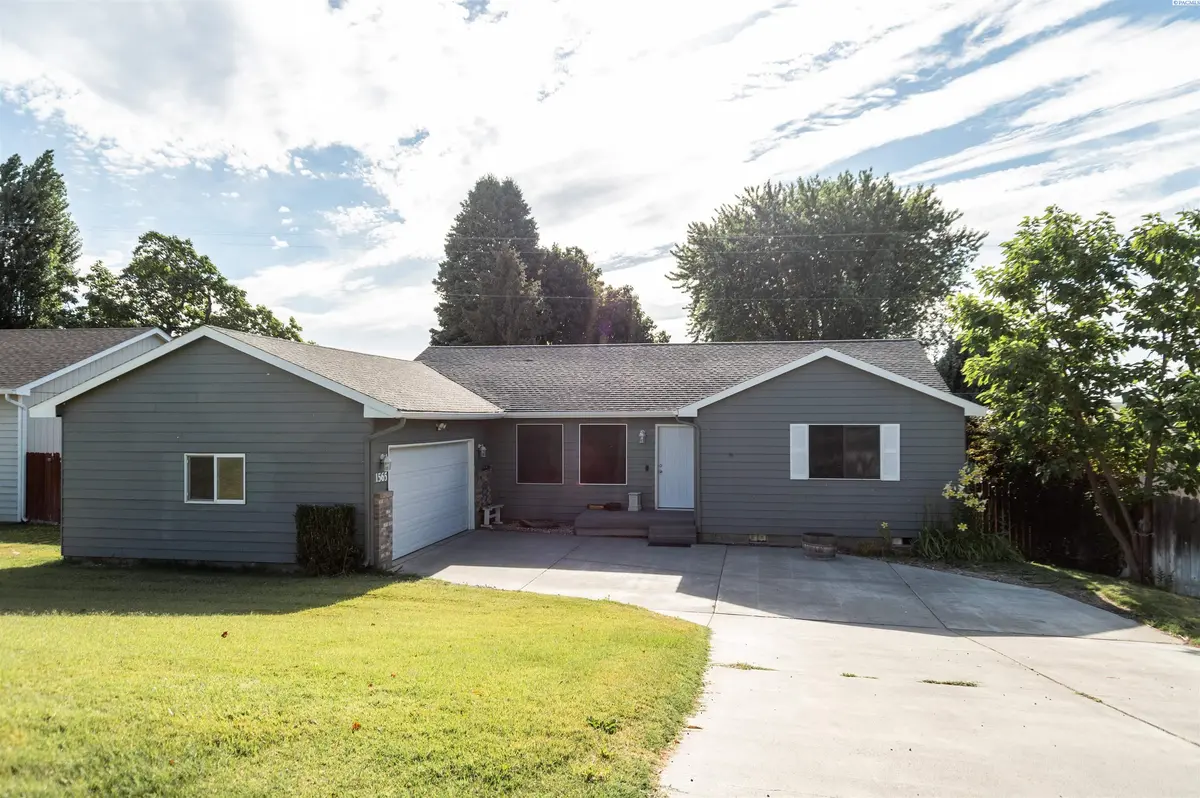 1565 NE 11th St, Benton City, WA 99320