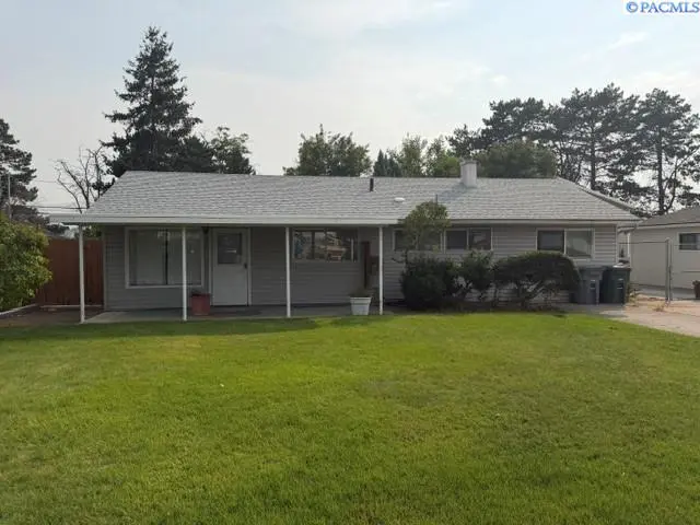 387 Cottonwood Dr, Richland, WA 99352