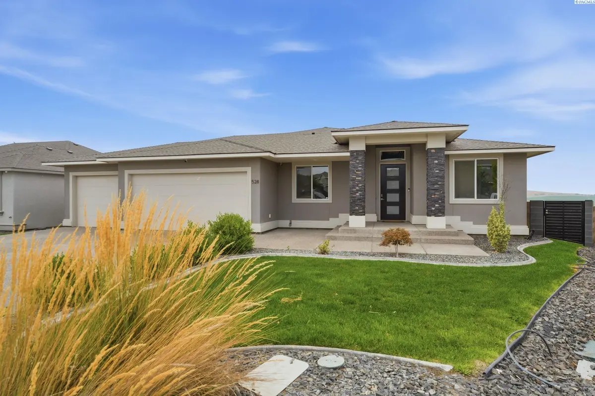 528 Athens Dr., West Richland, WA 99353