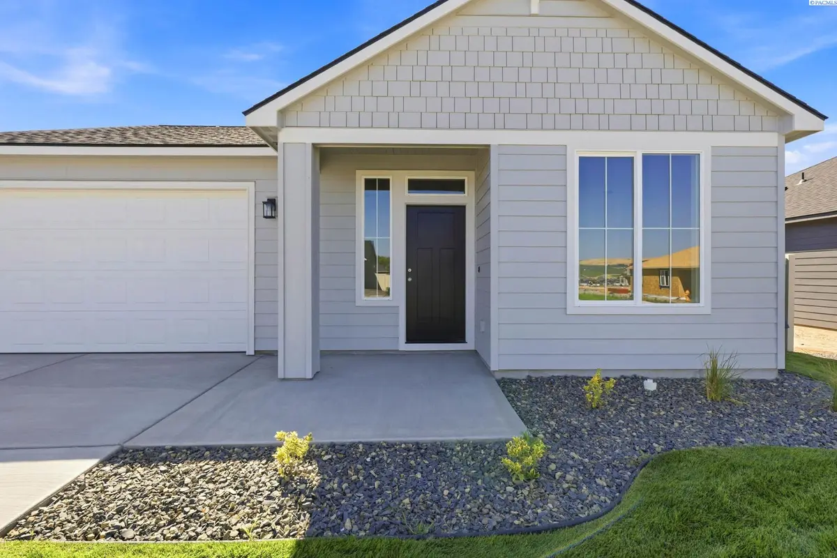 1205 18th St, Benton City, WA 99320