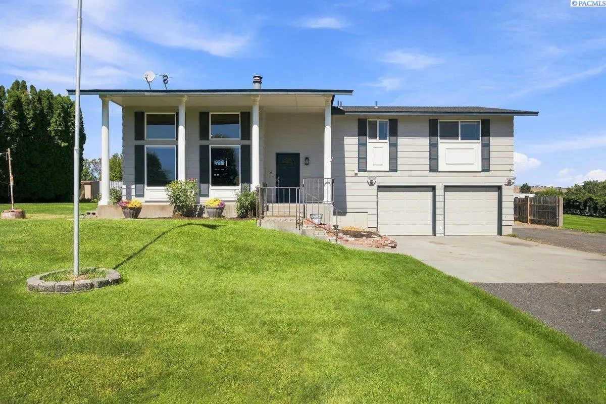 95404 E Reata Rd, Kennewick, WA 99338