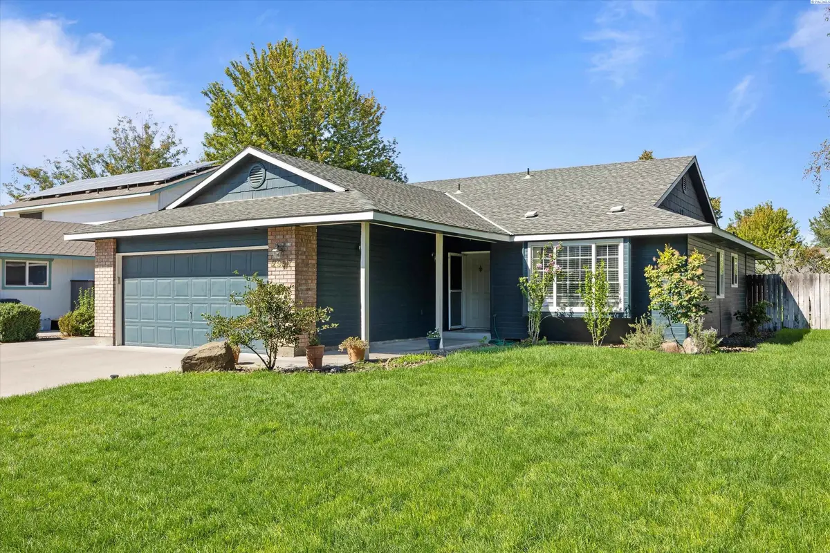 2351 Hummingbird Lane, West Richland, WA 99353