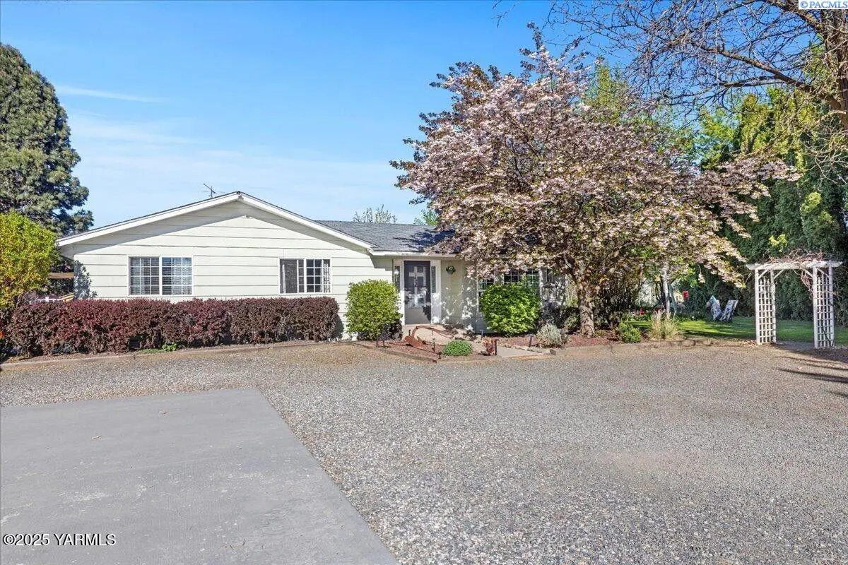 10401 N 1739 PR NW, Grandview, WA 98930