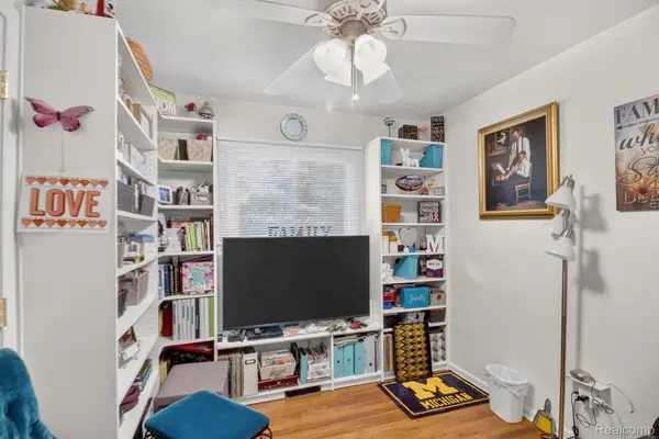 1287 Hunter AVE, Ypsilanti Charter Township, MI 48198
