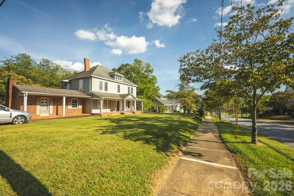 12 1st Avenue DR SE, Taylorsville, NC 28681