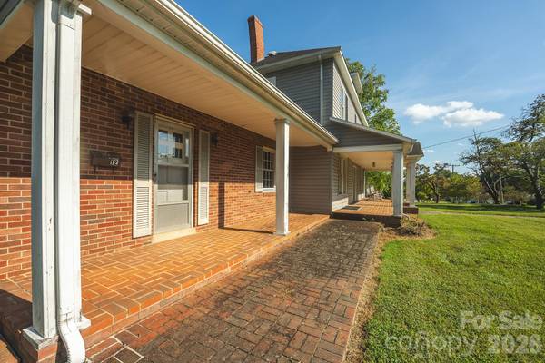 12 1st Avenue DR SE, Taylorsville, NC 28681