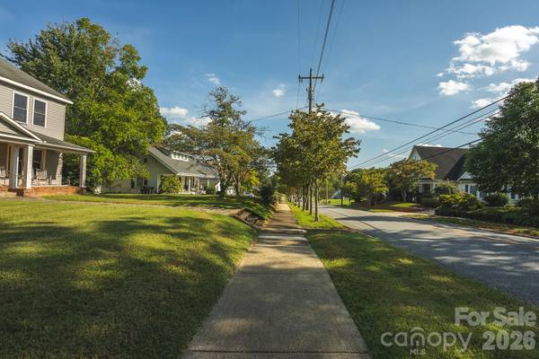 12 1st Avenue DR SE, Taylorsville, NC 28681