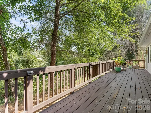 20 Sharpes Cove RD, Leicester, NC 28748