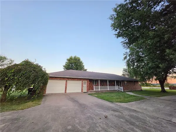 1406 E 4th AVE, Garnett, KS 66032